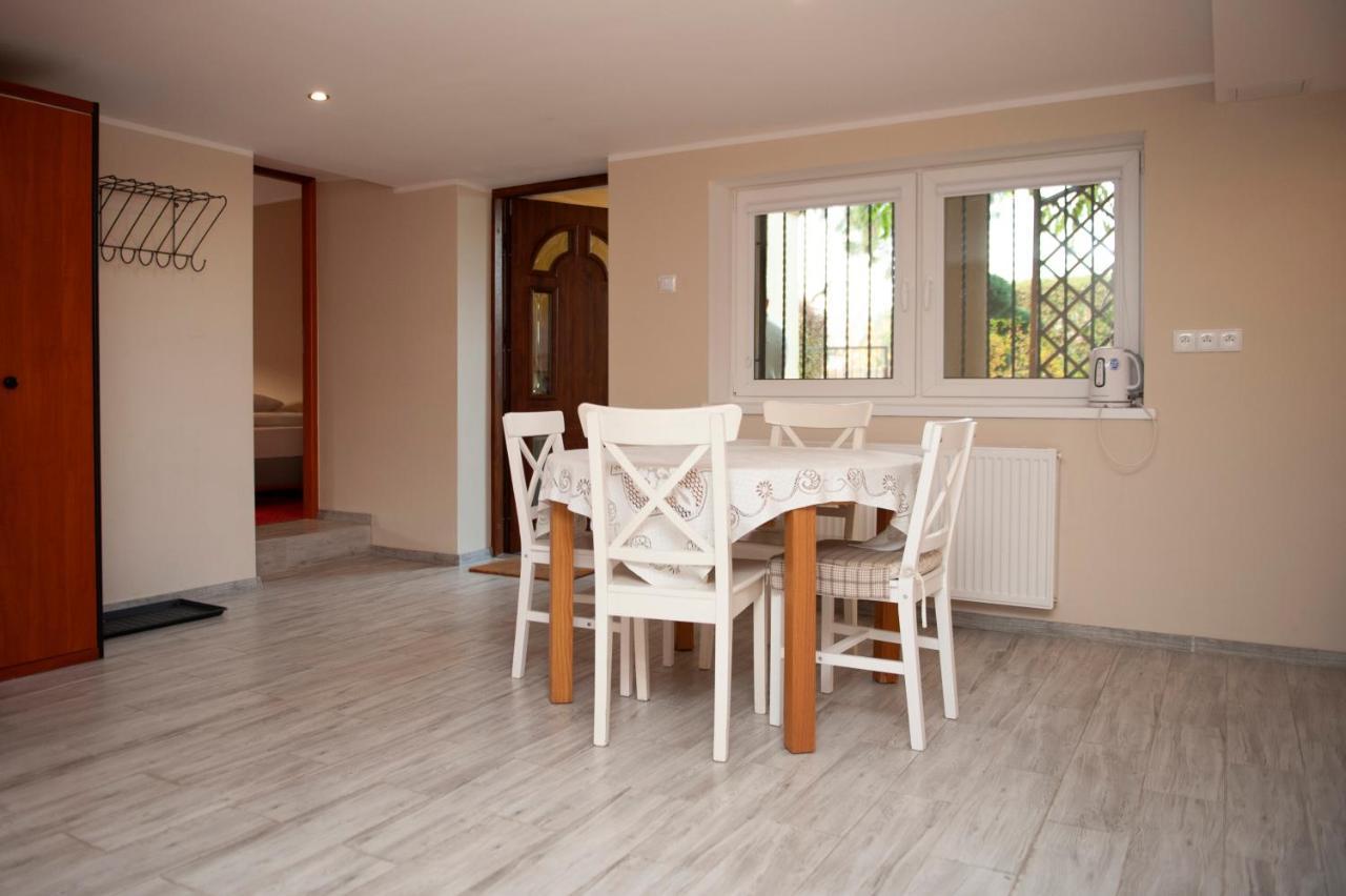 Pokoje I Apartamenty Pod Akacjami Malbork Exterior foto