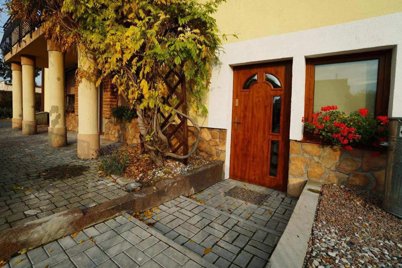 Pokoje I Apartamenty Pod Akacjami Malbork Exterior foto