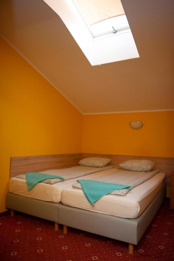 Pokoje I Apartamenty Pod Akacjami Malbork Exterior foto