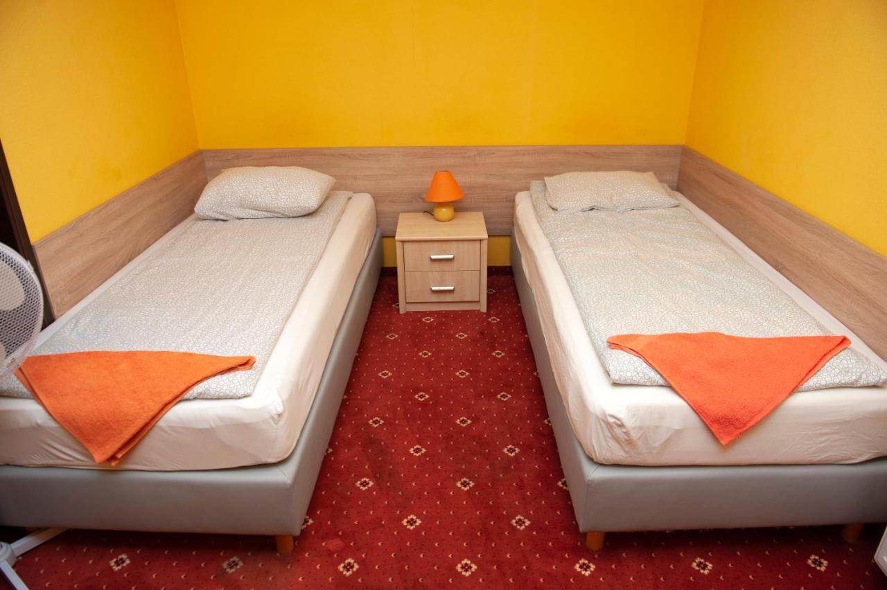 Pokoje I Apartamenty Pod Akacjami Malbork Exterior foto